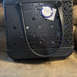 - NWT ONYX LEOPARD BABY BOGG BAG.  No scratches or defects.